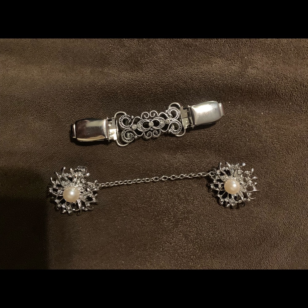 New- Silver Antiqued swirl crystals cardigan clip